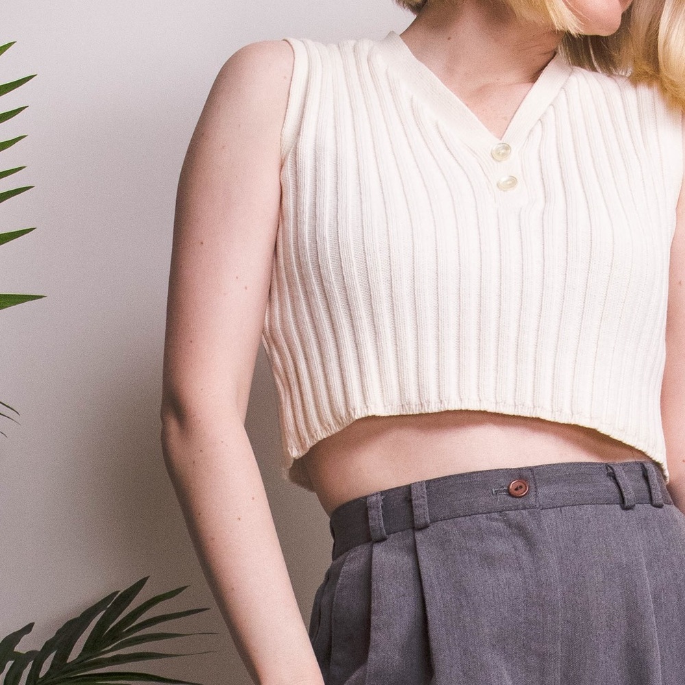 ❌SOLD ❌Vintage cream knit Henley sleeveless crop - Picture 2 of 7